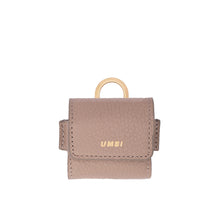 Load image into Gallery viewer, UMBI Personalized Leather AirPods Case - Beige