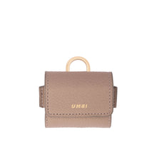 Load image into Gallery viewer, UMBI Personalized Leather AirPods Case - Beige