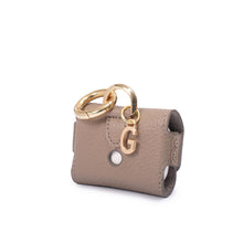 Load image into Gallery viewer, UMBI Personalized Leather AirPods Case - Beige